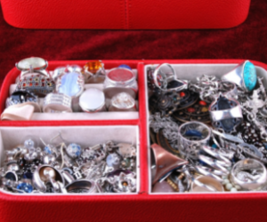 do you have estate jewellery